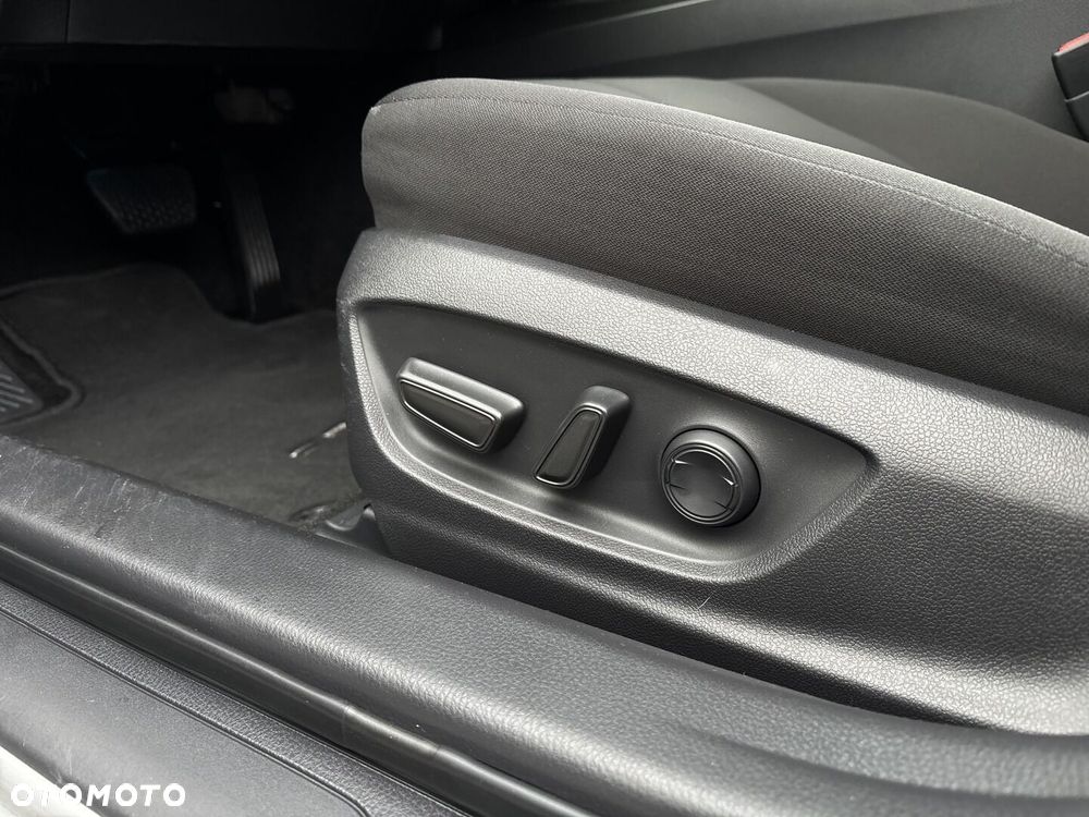 Toyota Camry 2.5 Hybrid Comfort CVT - 21