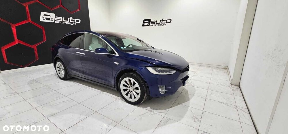 Tesla Model X - 17