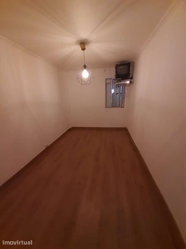 Apartamento T3 com cozinha equipada em Lisboa - Grande imagem: 5/9