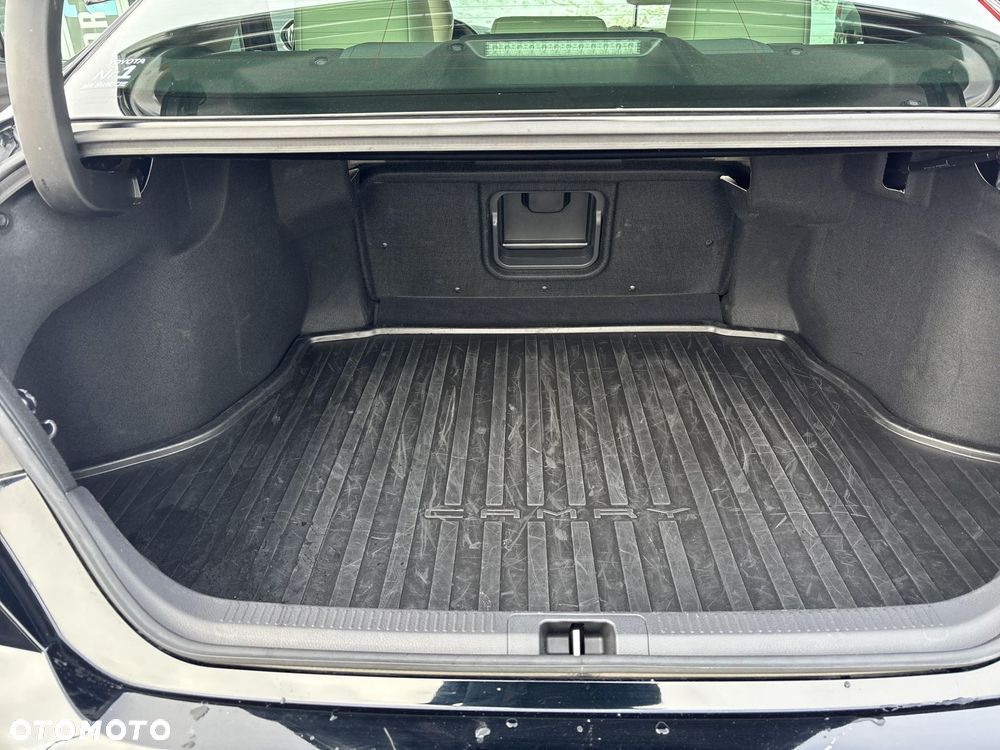Toyota Camry - 12