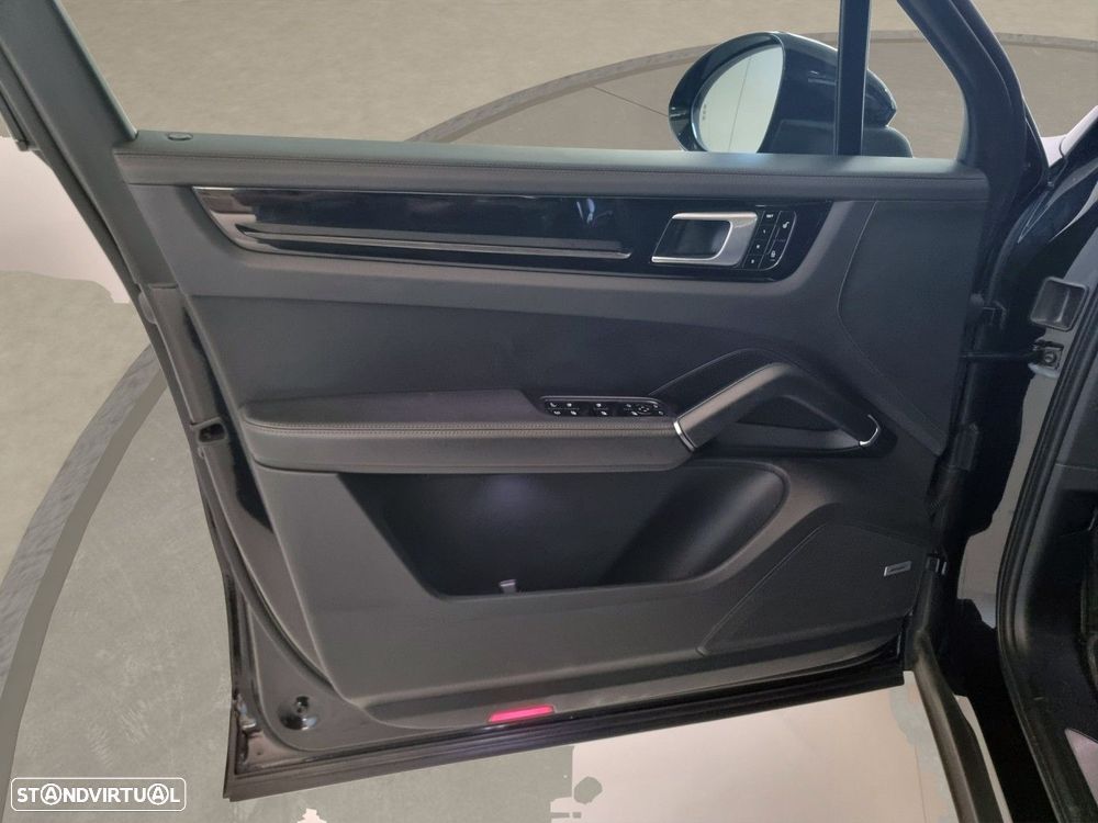 Porsche Cayenne E-Hybrid — fotografia 17
