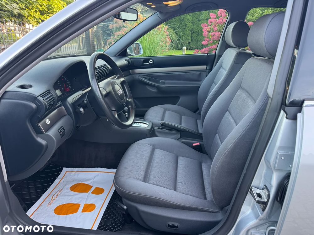 Audi A4 Limousine 1.8 - 25