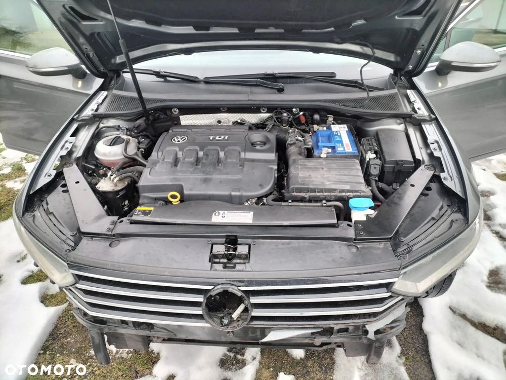Volkswagen Passat 1.6 TDI SCR DSG Trendline - 13