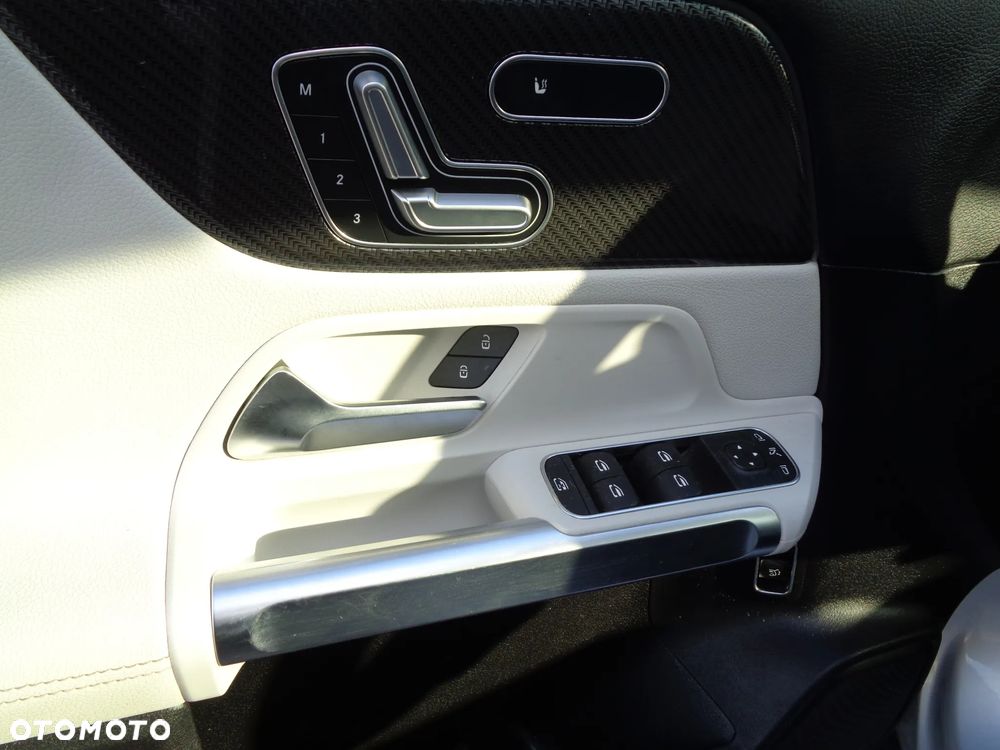 Mercedes-Benz GLB 250 4Matic 8G-DCT Special Edition - 9