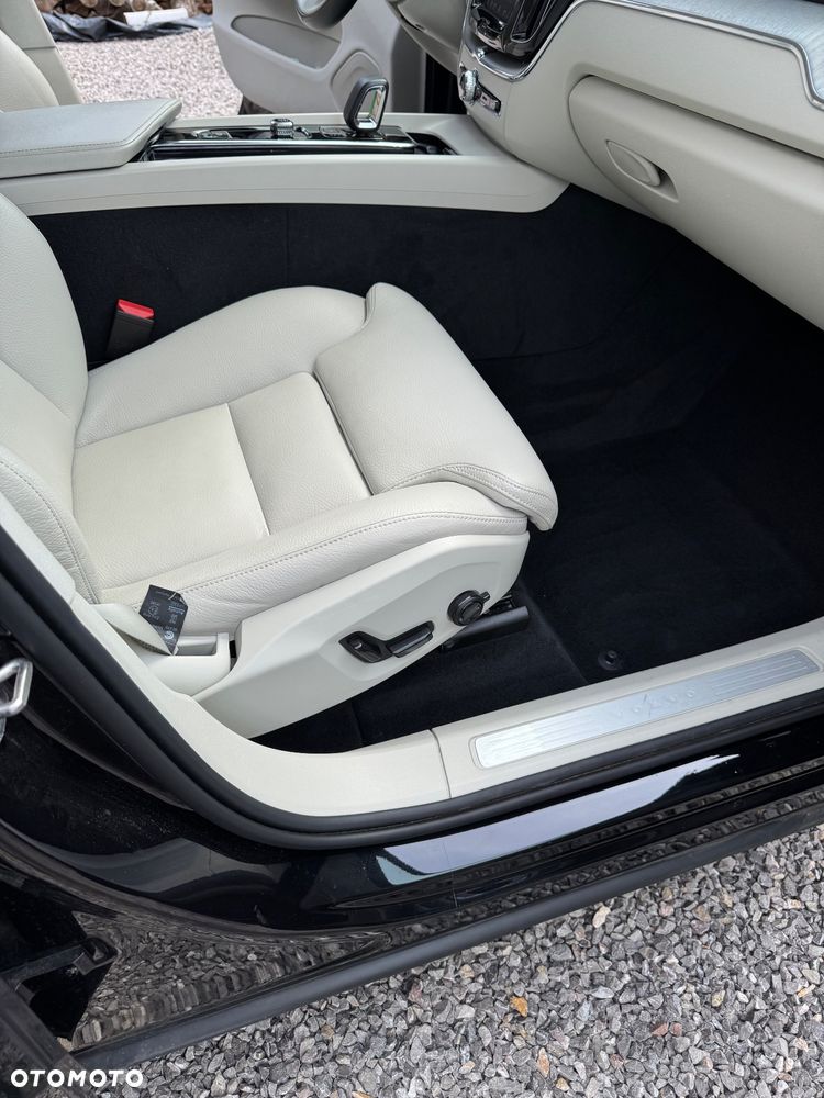 Volvo XC 60 B4 D AWD Plus Dark - 15