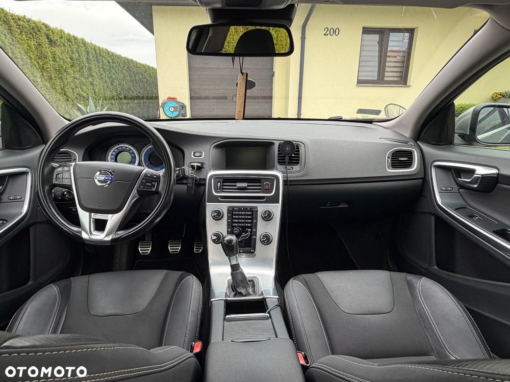 Volvo S60 D3 R-Design - 11