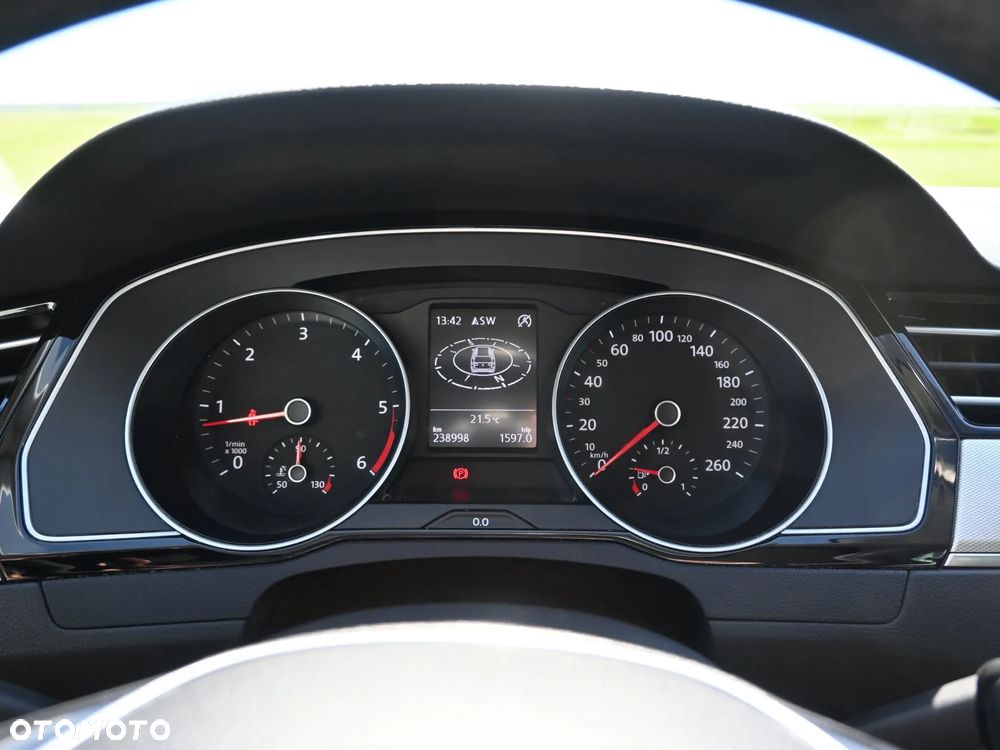 Volkswagen Passat - 22