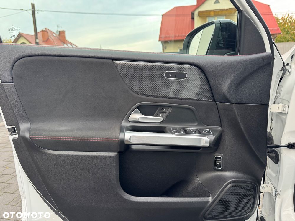 Mercedes-Benz GLB 250 4Matic 8G-DCT AMG Line - 17