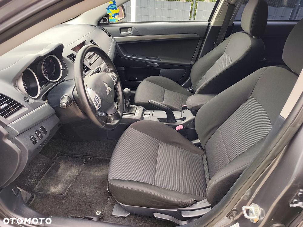 Mitsubishi Lancer 1.8 Intense - 10