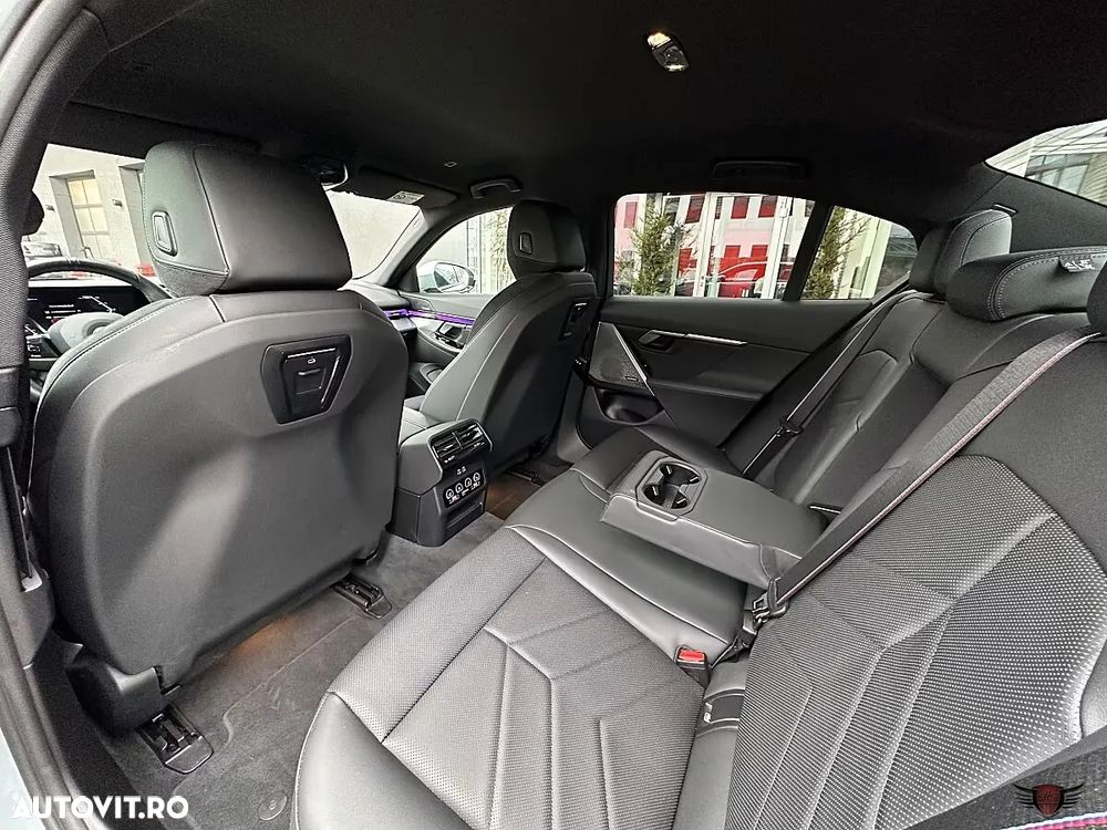 BMW Seria 5 530e xDrive Aut. - 24