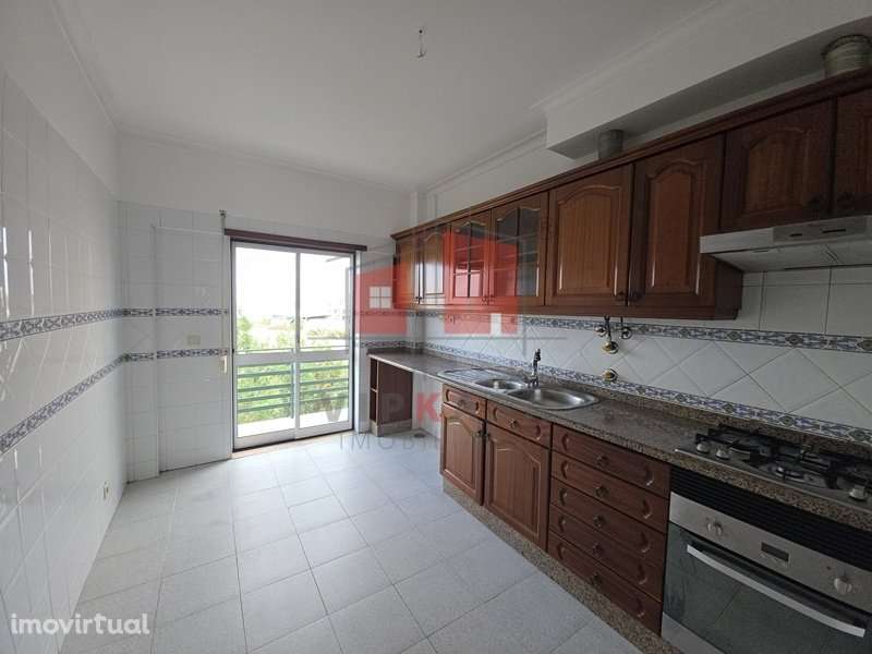 Apartamento T3 em zona sossegada do carregado - Grande imagem: 4/15