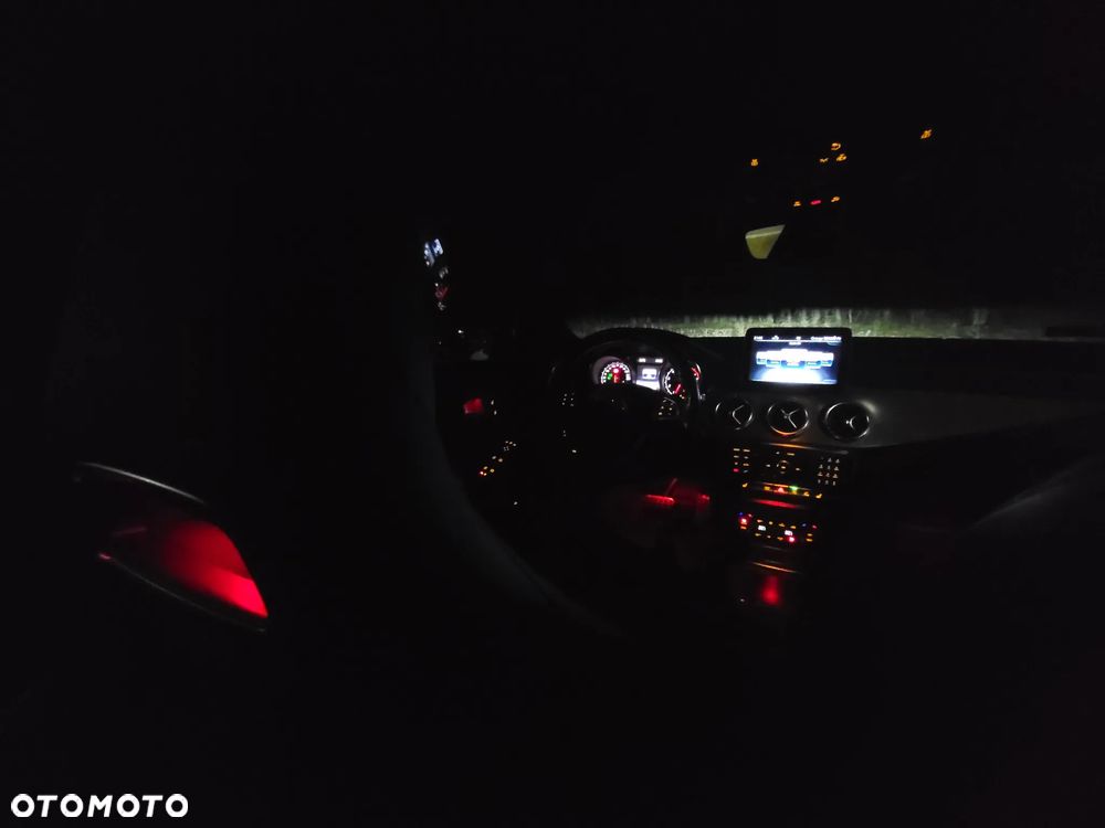 Mercedes-Benz CLA 220 4-Matic AMG Line - 36