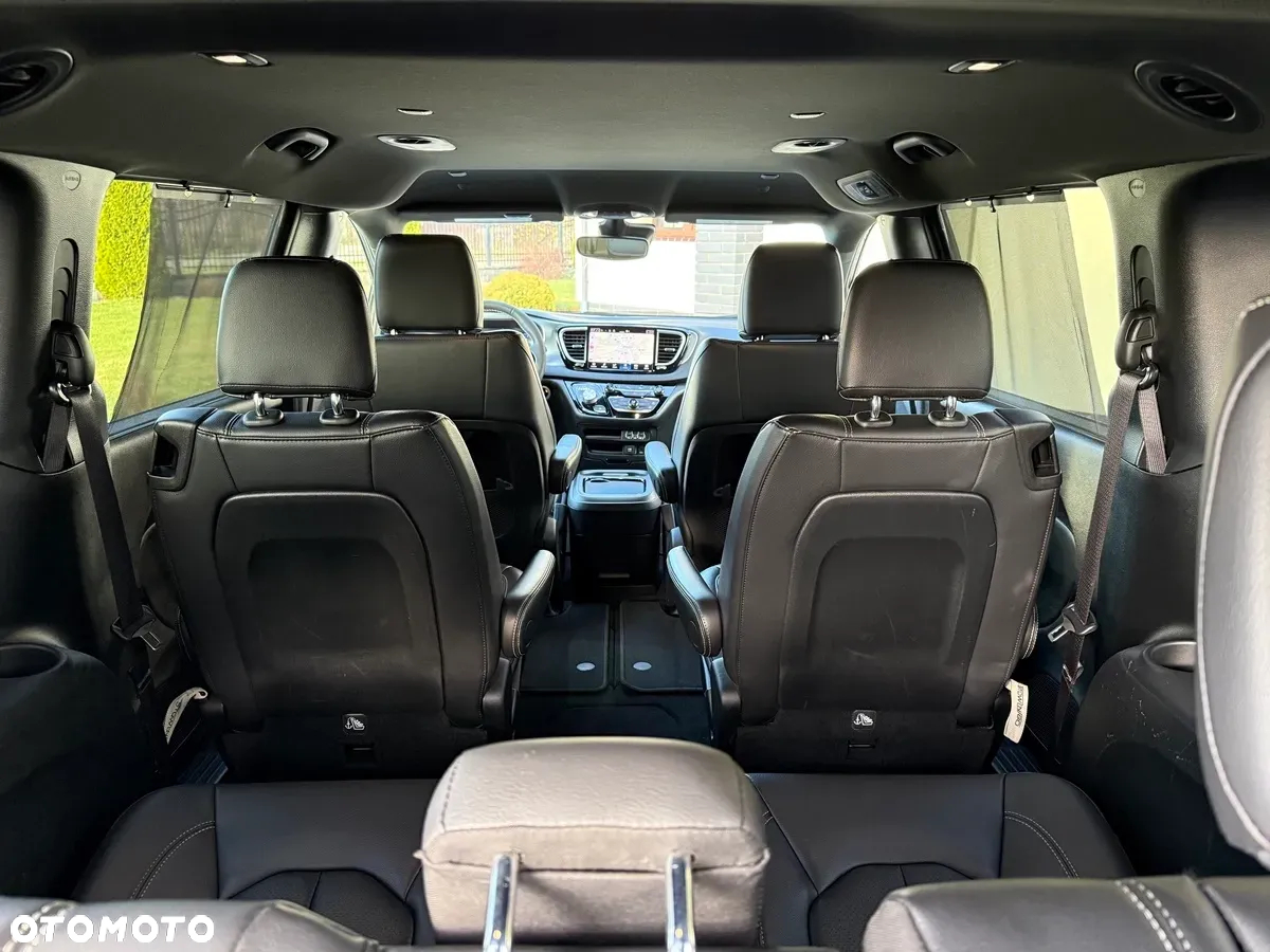 Chrysler Pacifica - 32