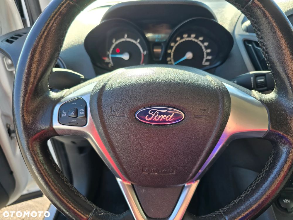 Ford Transit Courier - 13