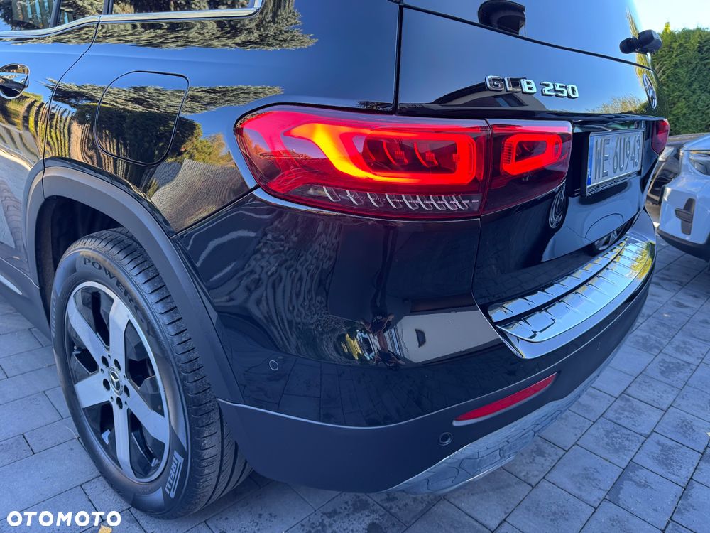Mercedes-Benz GLB 250 4-Matic Progressive 8G-DCT - 32