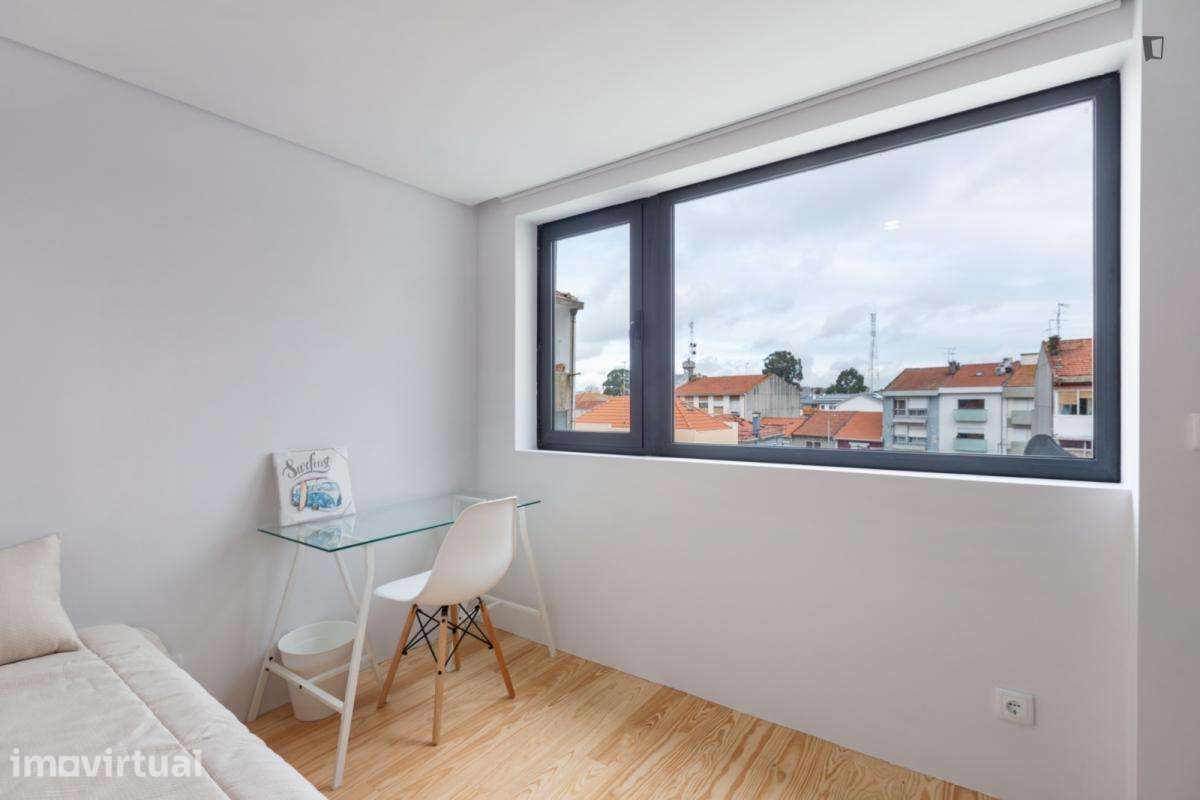 Quarto - localizado em Paranhos Porto - Grande imagem: 4/16