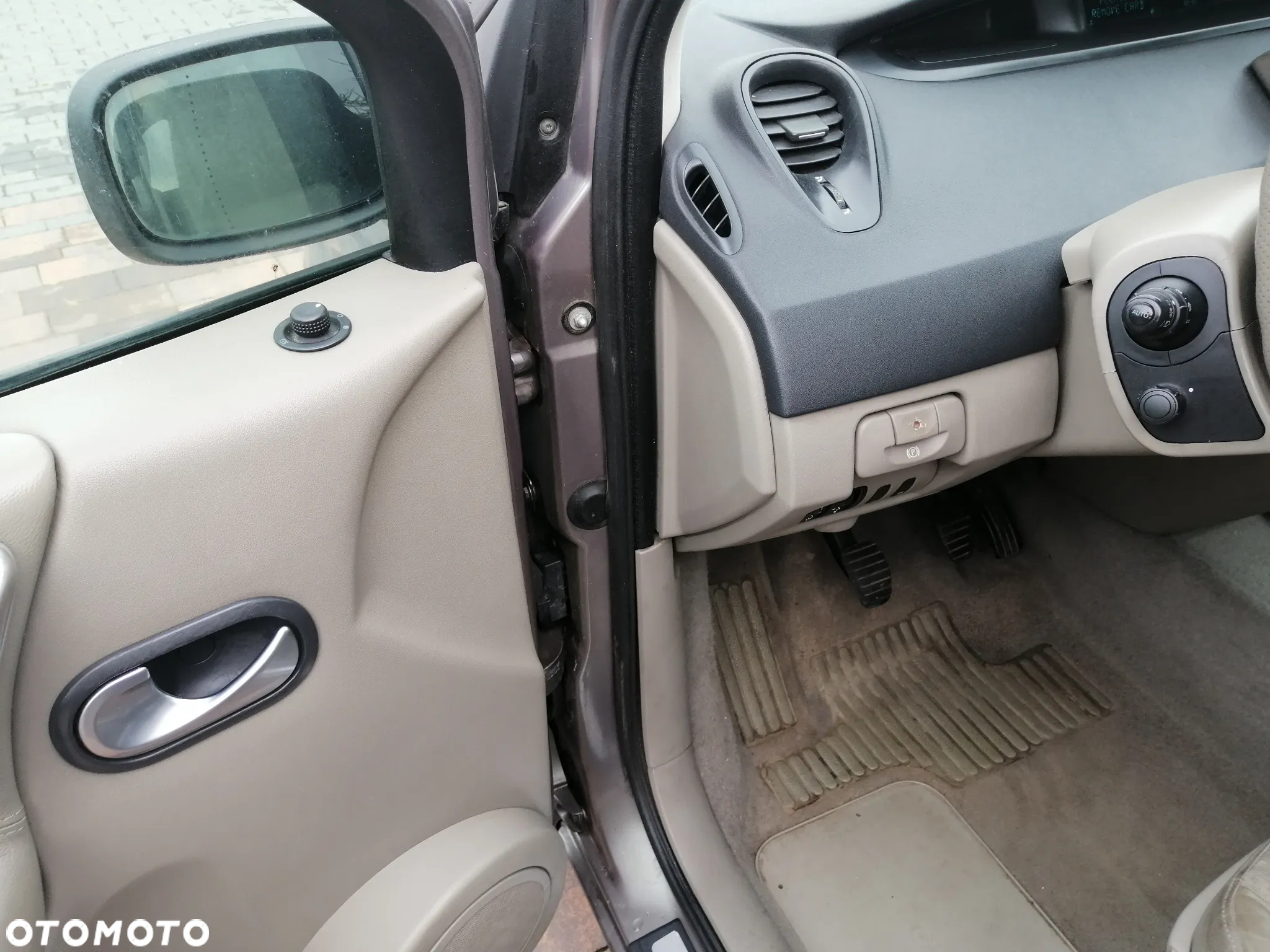 Renault Scenic ver-2-0-confort-expression - 9