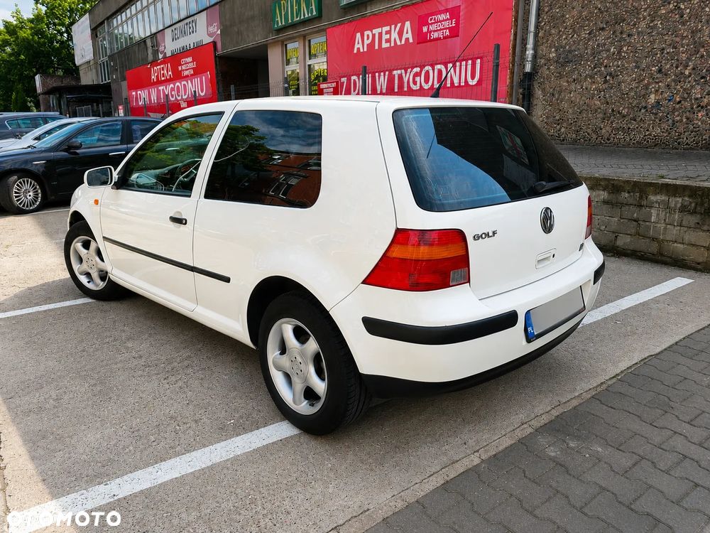 Volkswagen Golf - 2