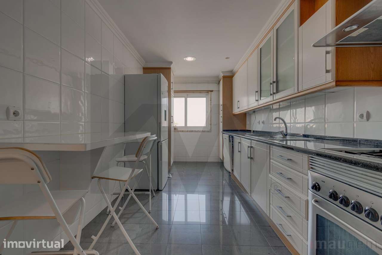 T3 Renovado com Lugar de Garagem e Arrecadação | 133 m2 | Prior Velho - Grande imagem: 2/17