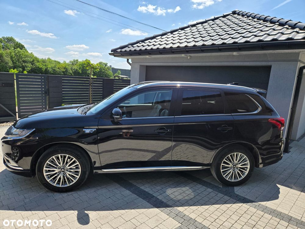Mitsubishi Outlander Intense + - 18