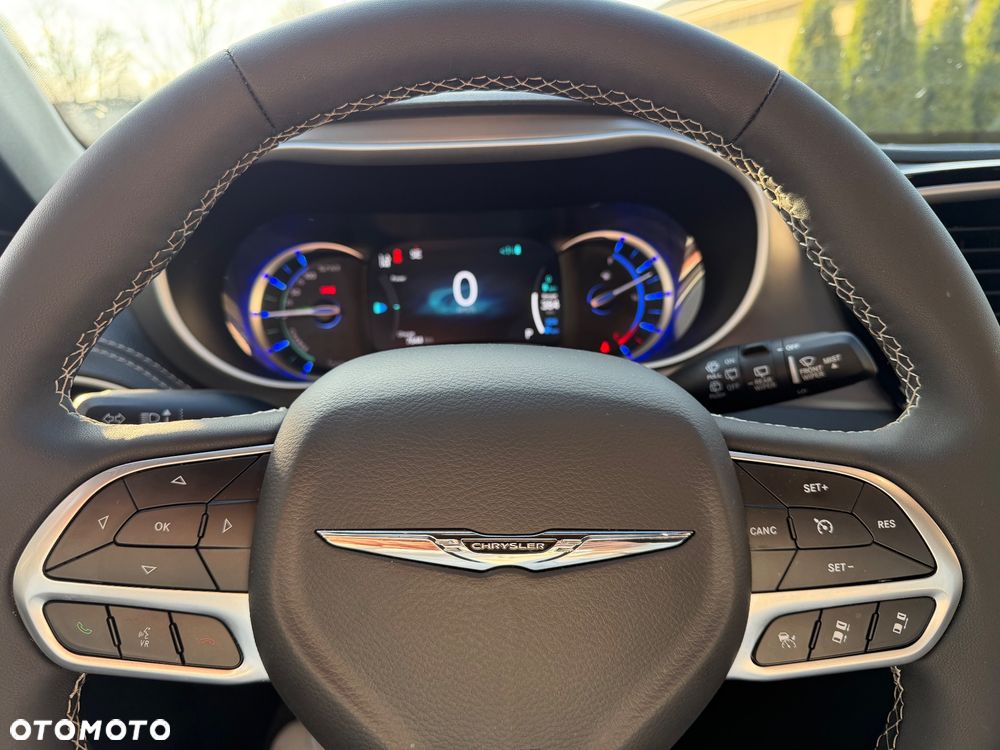 Chrysler Pacifica - 17