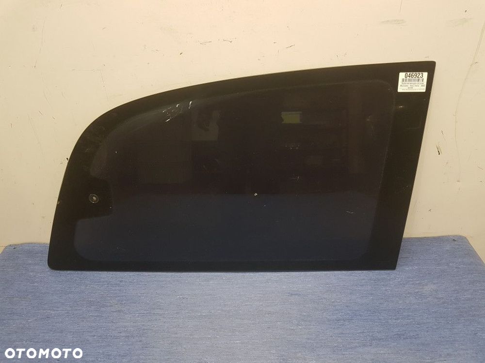 MERCEDES BENZ VIANO W639 SZYBA KAROSERYJNA TYŁ PRAWA - 1