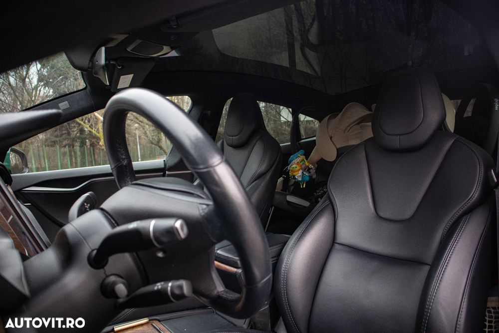 Tesla Model S - 15