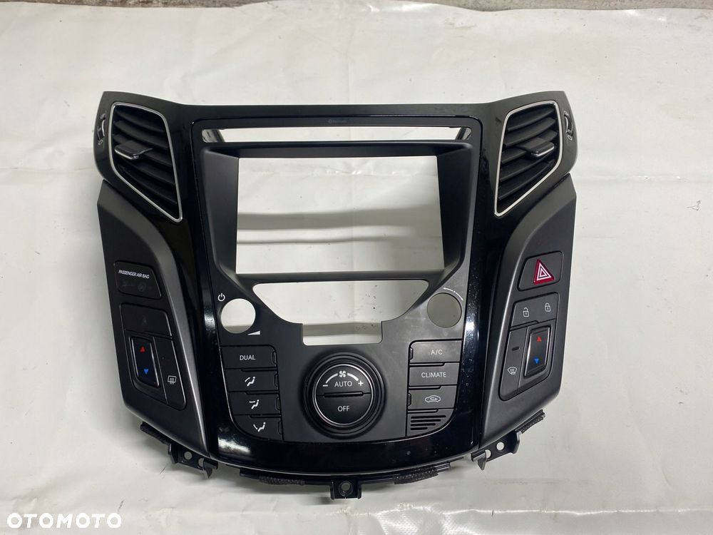 HYUNDAI I40 LIFT KRATKA NAWIEWU ŚRODKOWA RAMKA NAWIGACJI KONSOLA 15-19 - 1