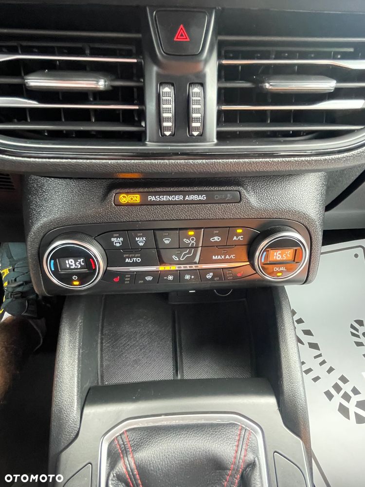 Ford Focus 1.5 EcoBlue Start-Stopp-System ST-LINE - 25