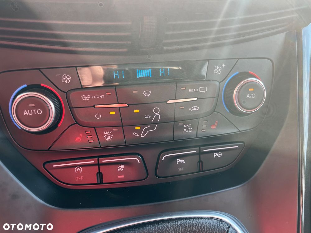 Ford Kuga 2.0 TDCi 4x2 Titanium - 12