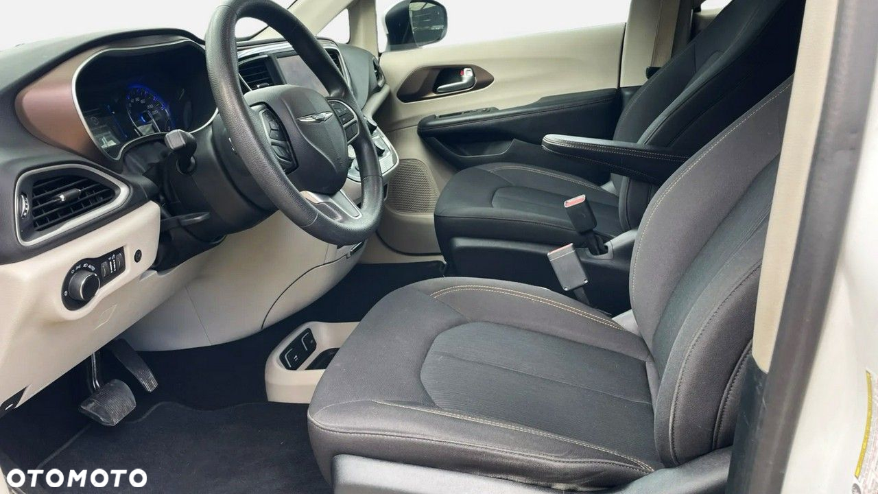 Chrysler Pacifica - 7