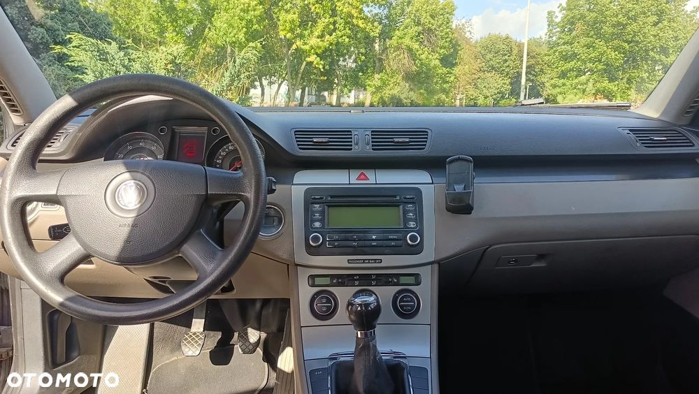 Volkswagen Passat 2.0 FSI Comfortline - 8