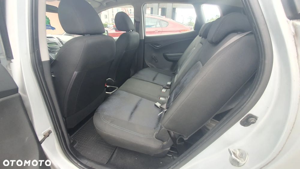 Hyundai ix20 - 12