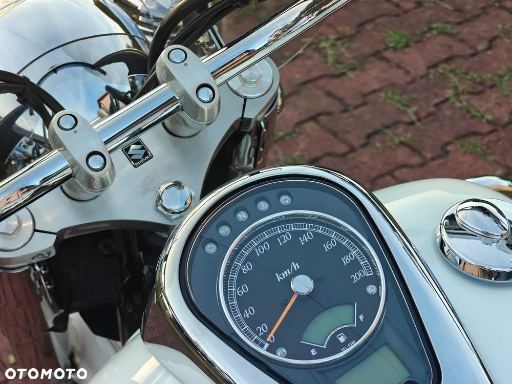 Suzuki Intruder - 25