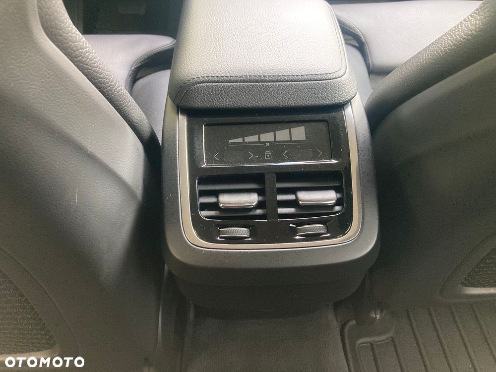 Volvo XC 60 B4 D Inscription - 11
