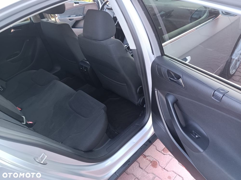 Volkswagen Passat 1.8 TSI Comfortline - 25