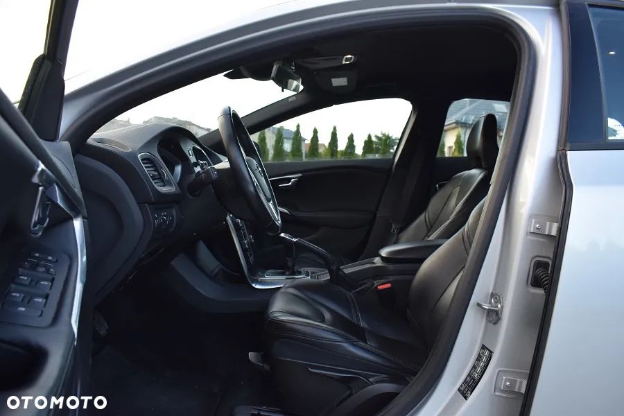 Volvo V40 D3 Momentum - 6