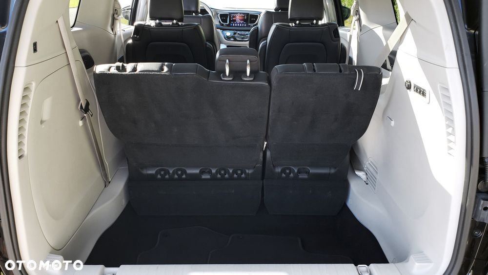 Chrysler Pacifica - 31