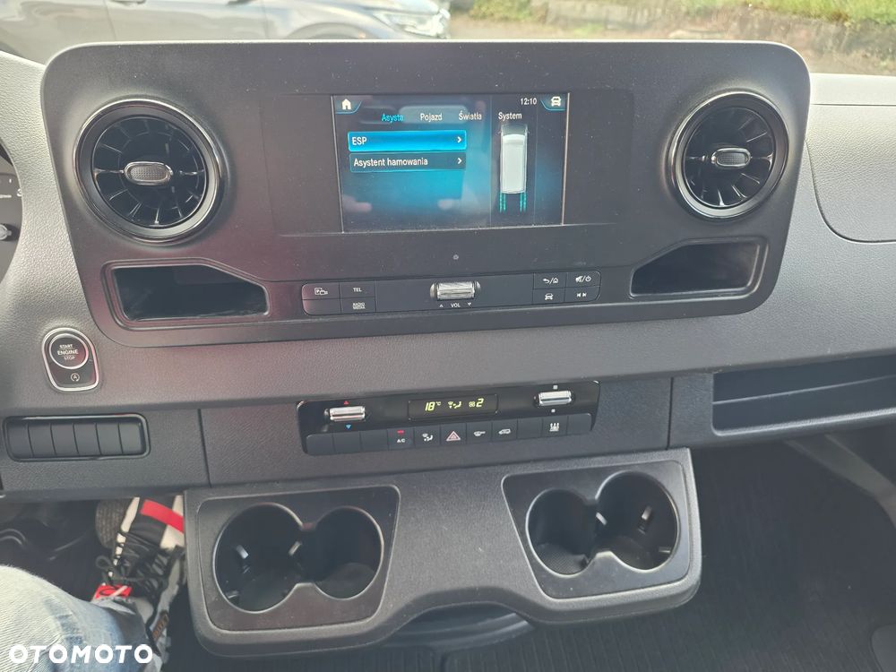 Mercedes-Benz Sprinter 215 automat rok 2022 klima webasto średni kamera tempomat - 15