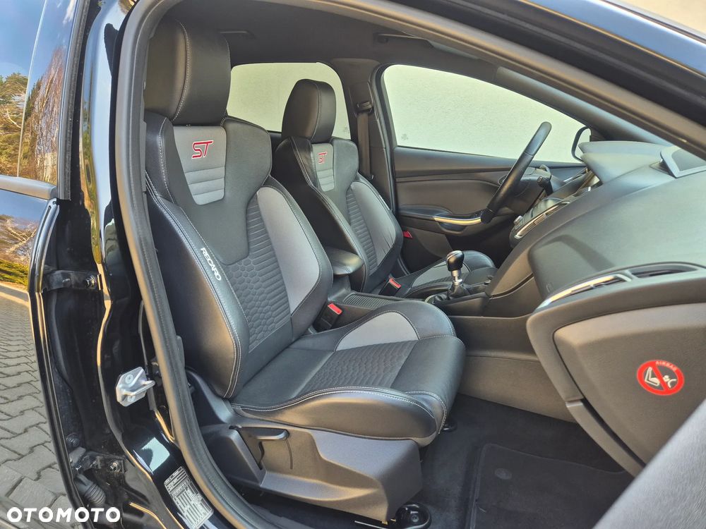 Ford Focus 2.0 TDCi ST mit Leder-Exclusiv-Paket - 11