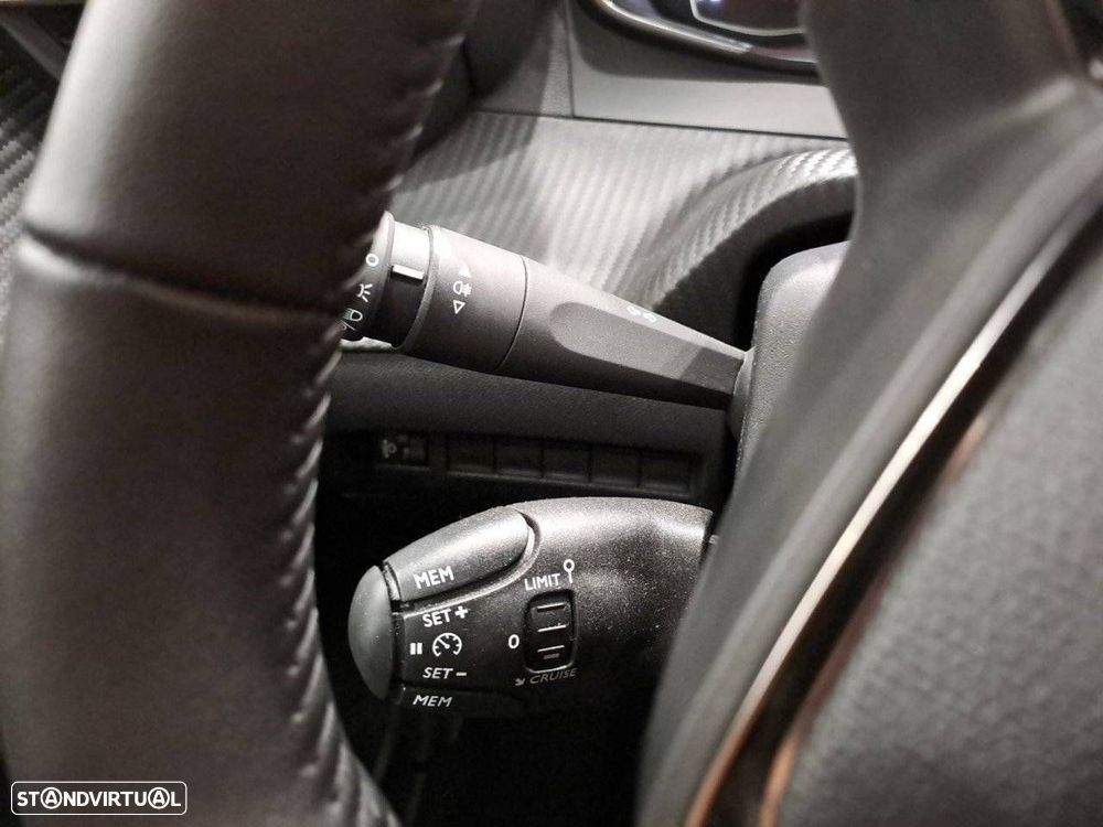 Peugeot 2008 1.2 PureTech Active - 12
