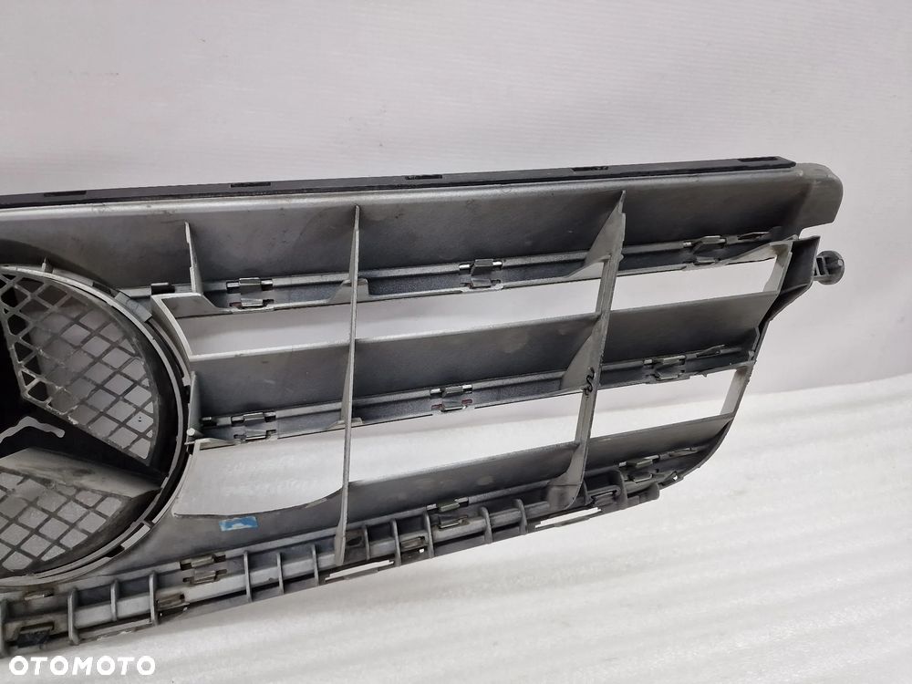 MERCEDES W204 C-KLASSA LIFT 11- ATRAPA / GRILL PRZEDNI PRZÓD , NR A2048800023 , NR AUKCJI GL144 - 27
