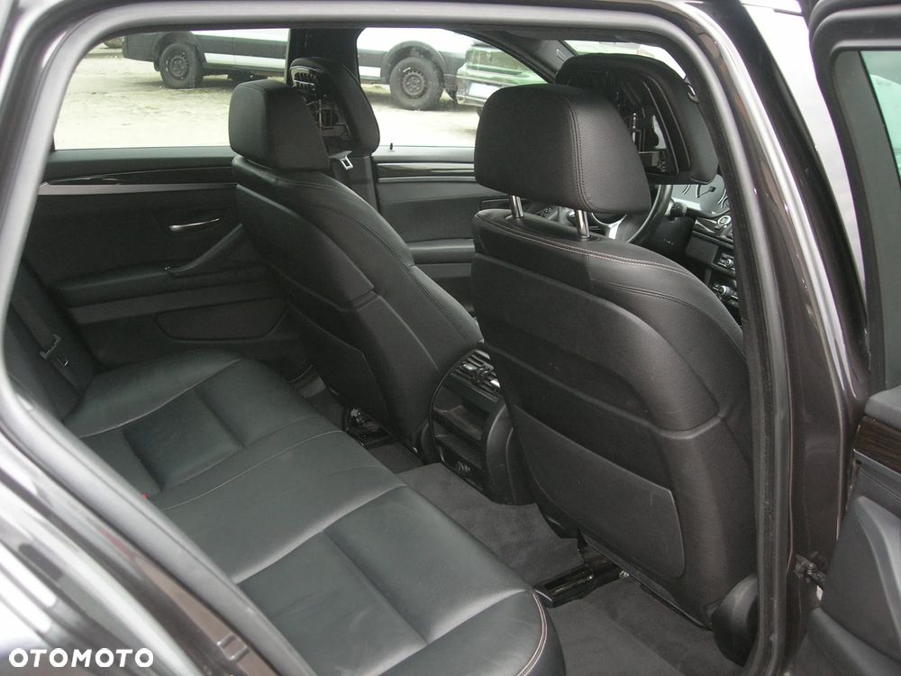 BMW Seria 5 530d xDrive Sport-Aut Luxury Line - 24