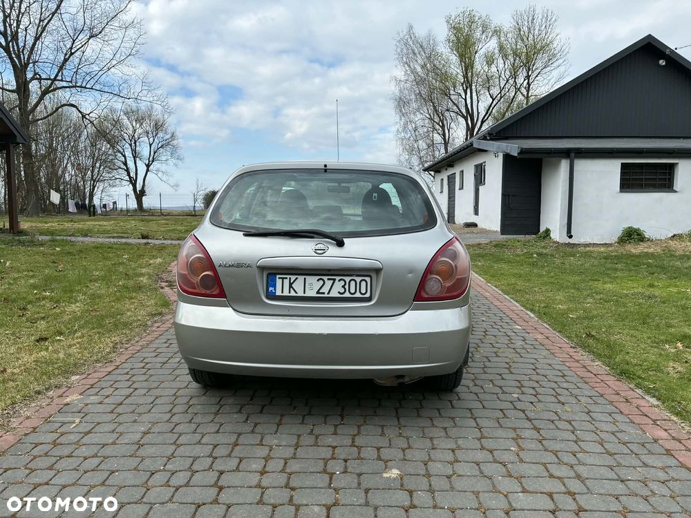 Nissan Almera 1.5 Base - 4