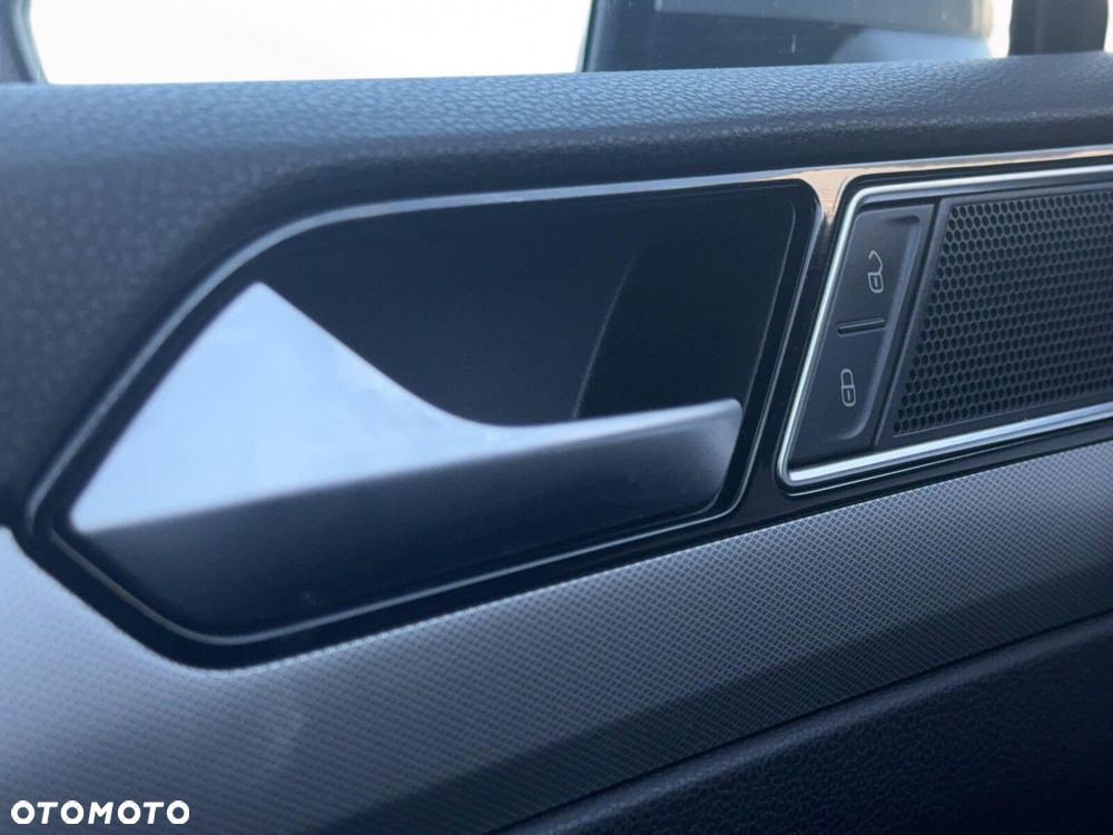 Volkswagen Passat - 33