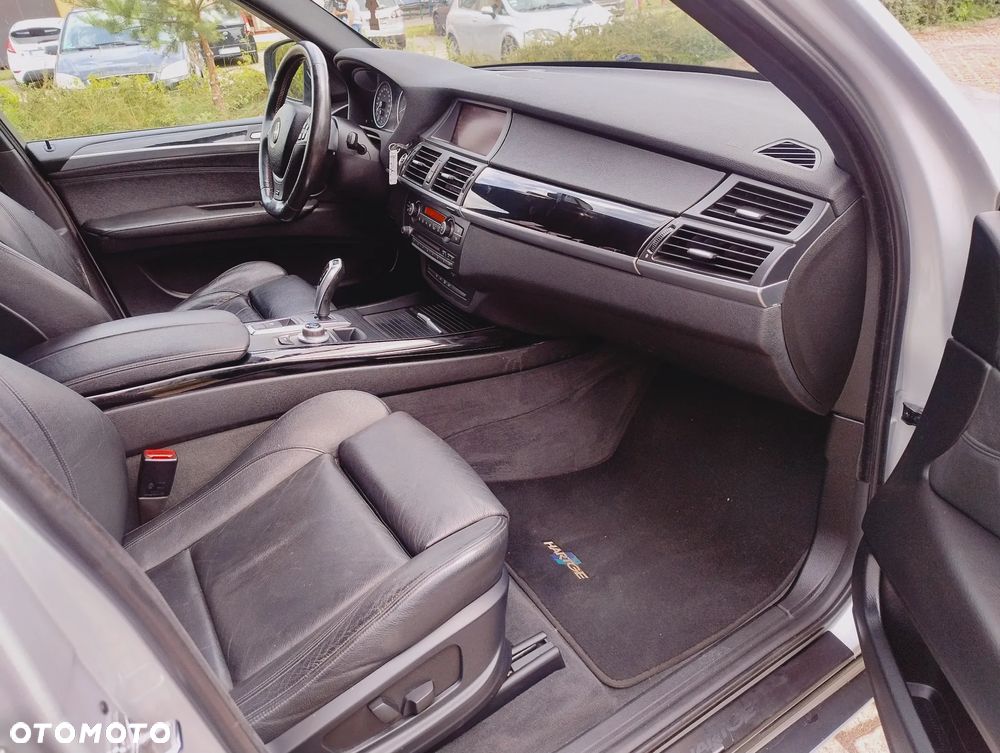 BMW X5 4.8i xDrive - 16