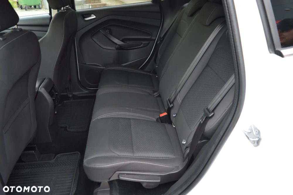 Ford Kuga 1.6 EcoBoost 2x4 Titanium - 17