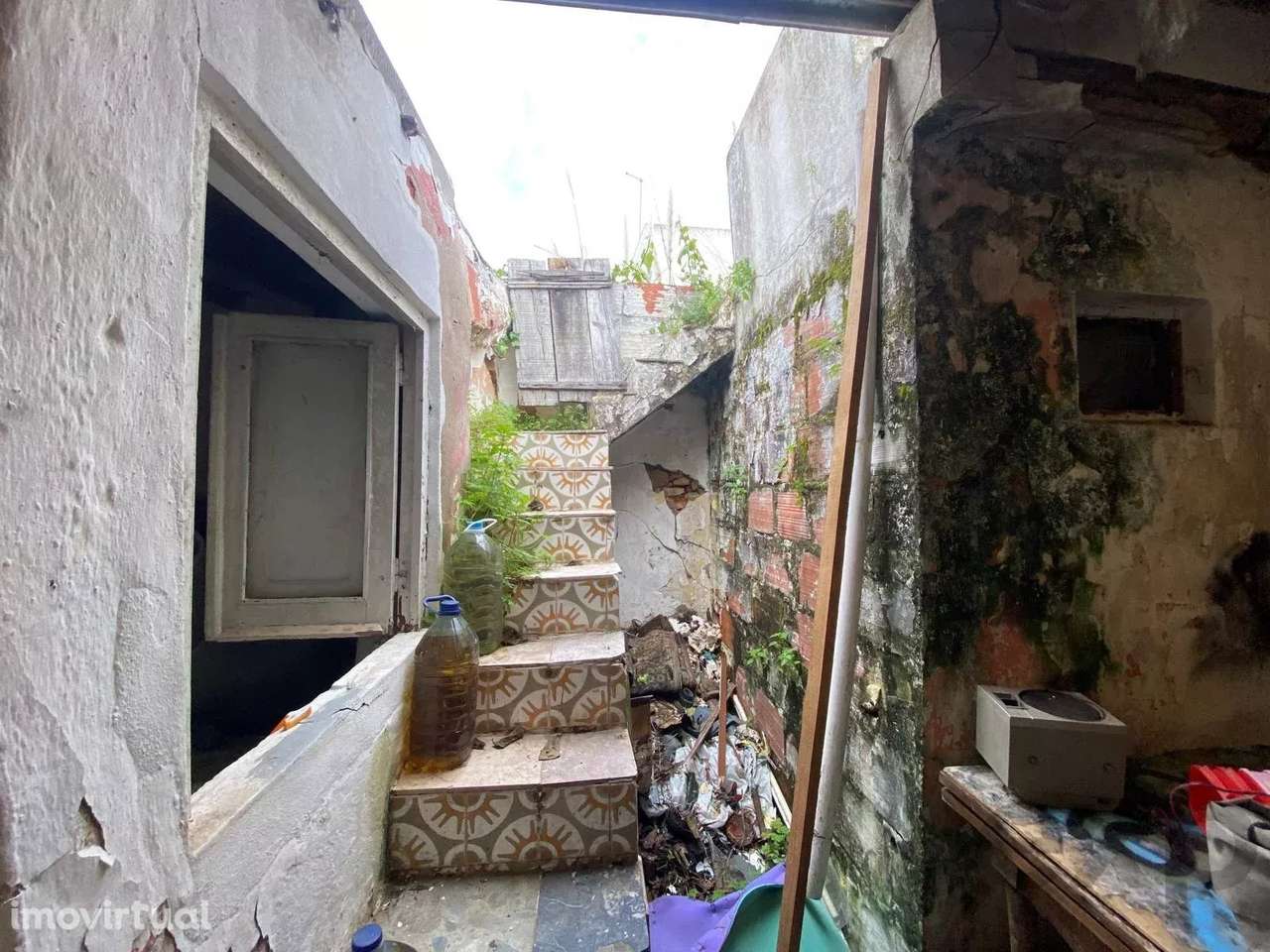 Terreno Urbano com Ruína para Reabilitação – Elevado Potencial – Centr - Grande imagem: 5/13