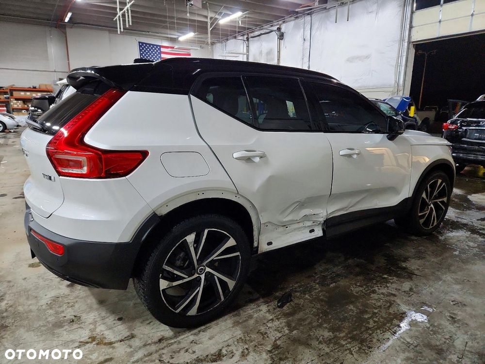 Volvo XC 40 T5 AWD R-Design - 3