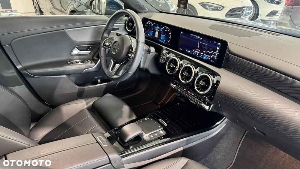 Mercedes-Benz CLA 180 Progressive 7G-DCT - 28